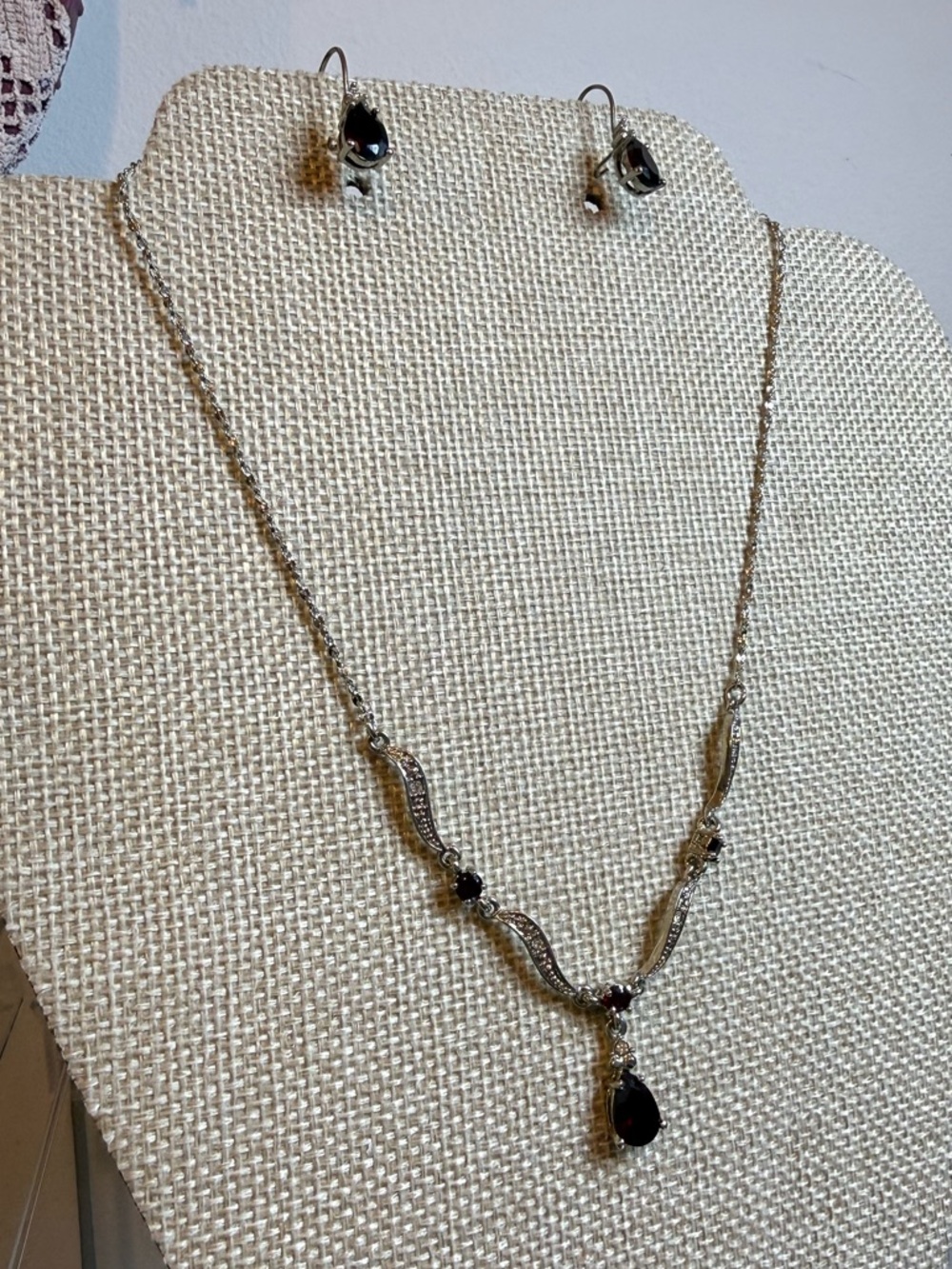 Elegant Maroon Teardrop Necklace and Earrings Set